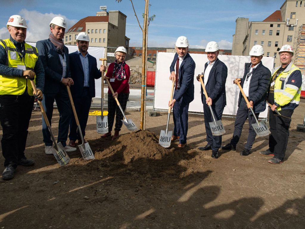 Joachim Nelde, Till Ackers, Klemens Haselsteiner, Ingard Krause, Robert Sprajcar, Kai Wegner, Oliver Meißner & Norbert Schulze beim Spatenstich am Behrens-Ufer