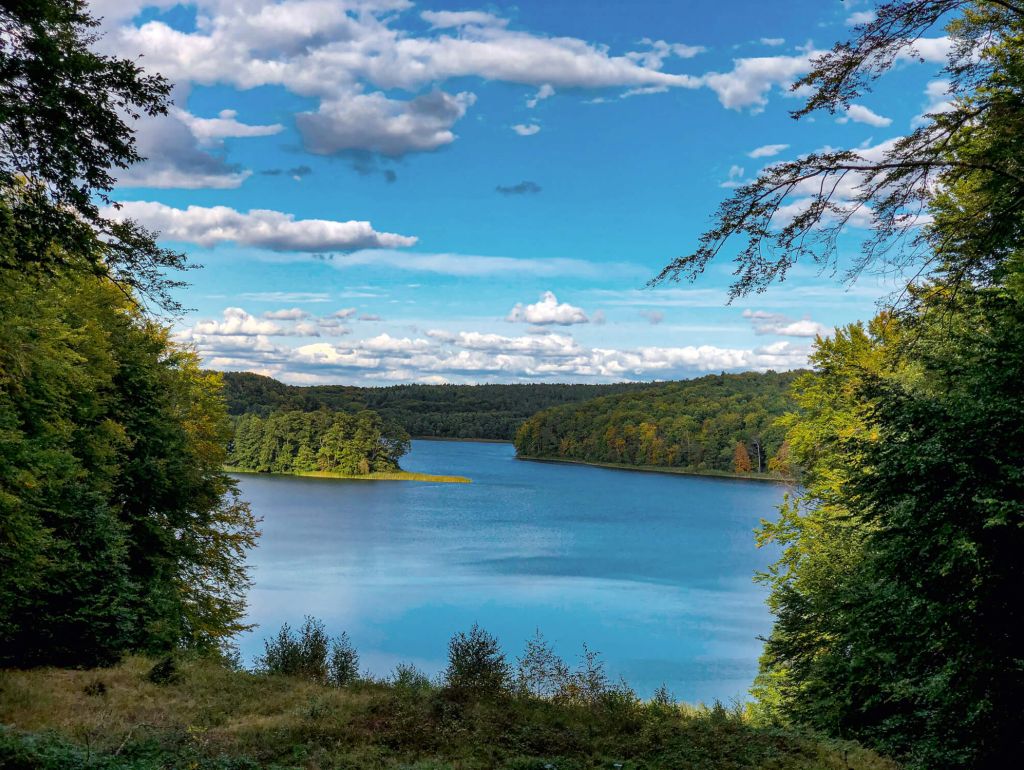 Reizvolle Landschaft mit Wasser