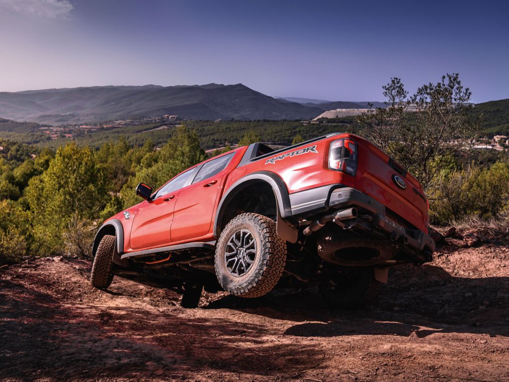 Ford Raptor mit speziellen Stoßdämpfern