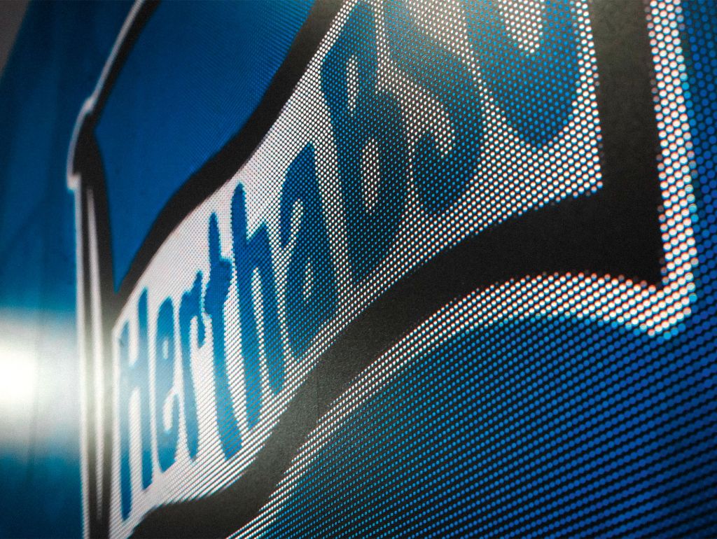 Dsiplay mit Hertha Flagge