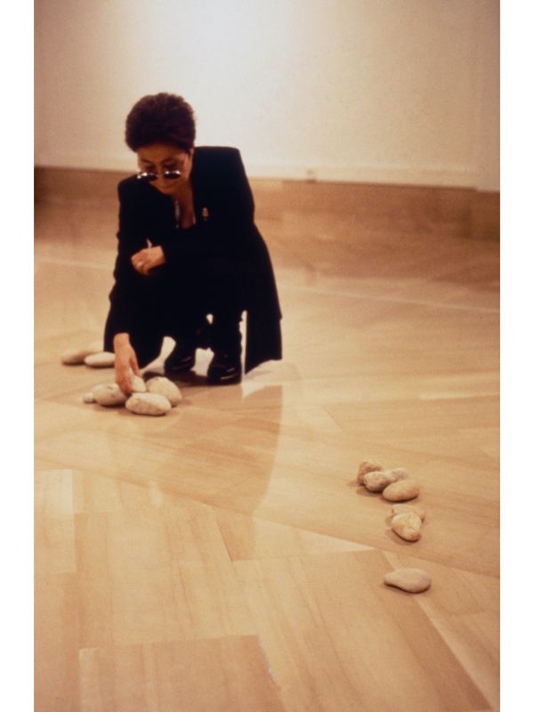 Yoko Ono installing Cleaning Piece