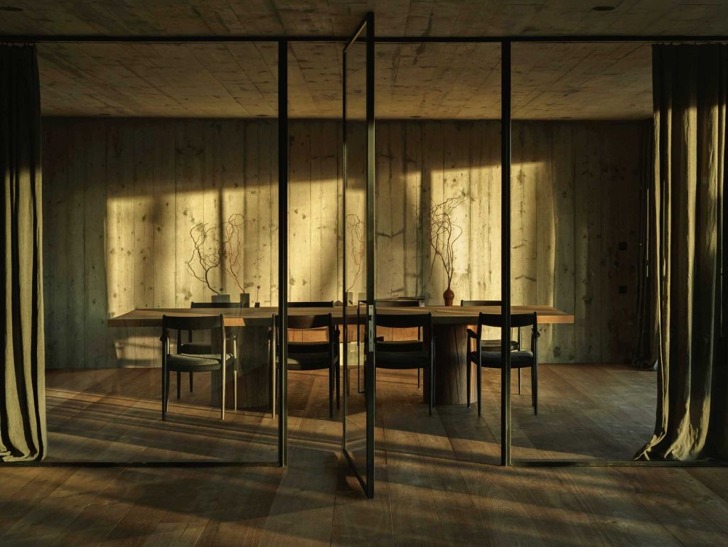 Dezentes Interieur aus beton Holz und Metall