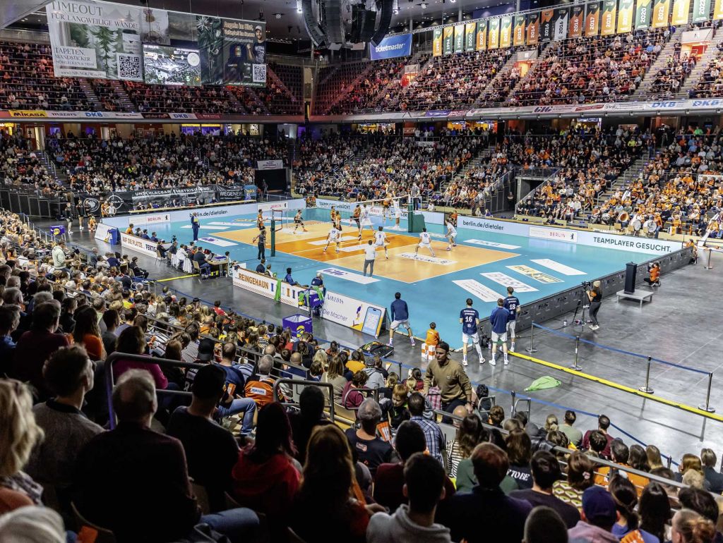 Ihre Heimspiele tragen die BR Volleys in der Max-Schmeling-Halle aus, wo sie regelmäßig vor begeistertem Publikum antreten