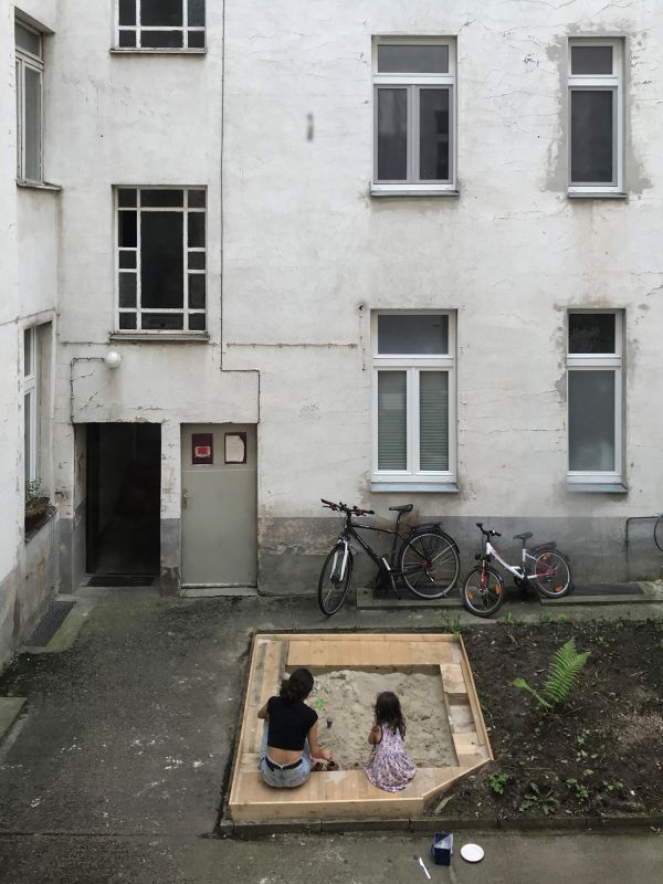 Andreas Metz In der Sandkiste, 2020 