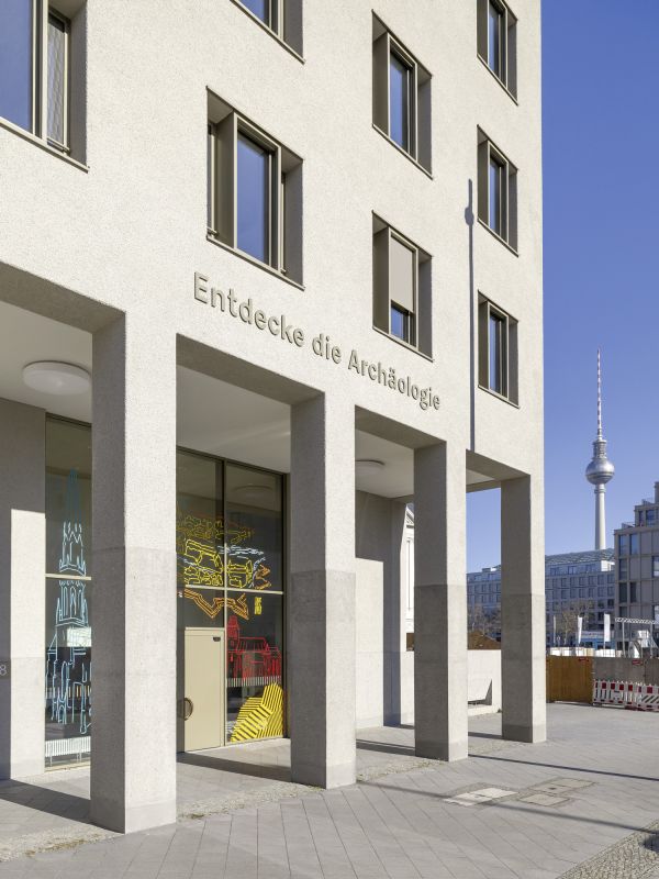 Das neue Archäologiezentrum hat er zusammen mit dem Landeskonservator Christoph Rauhut konzipiert, um historische Schätze Berlins und Brandenburgs künftig unter einem Dach zu präsentieren