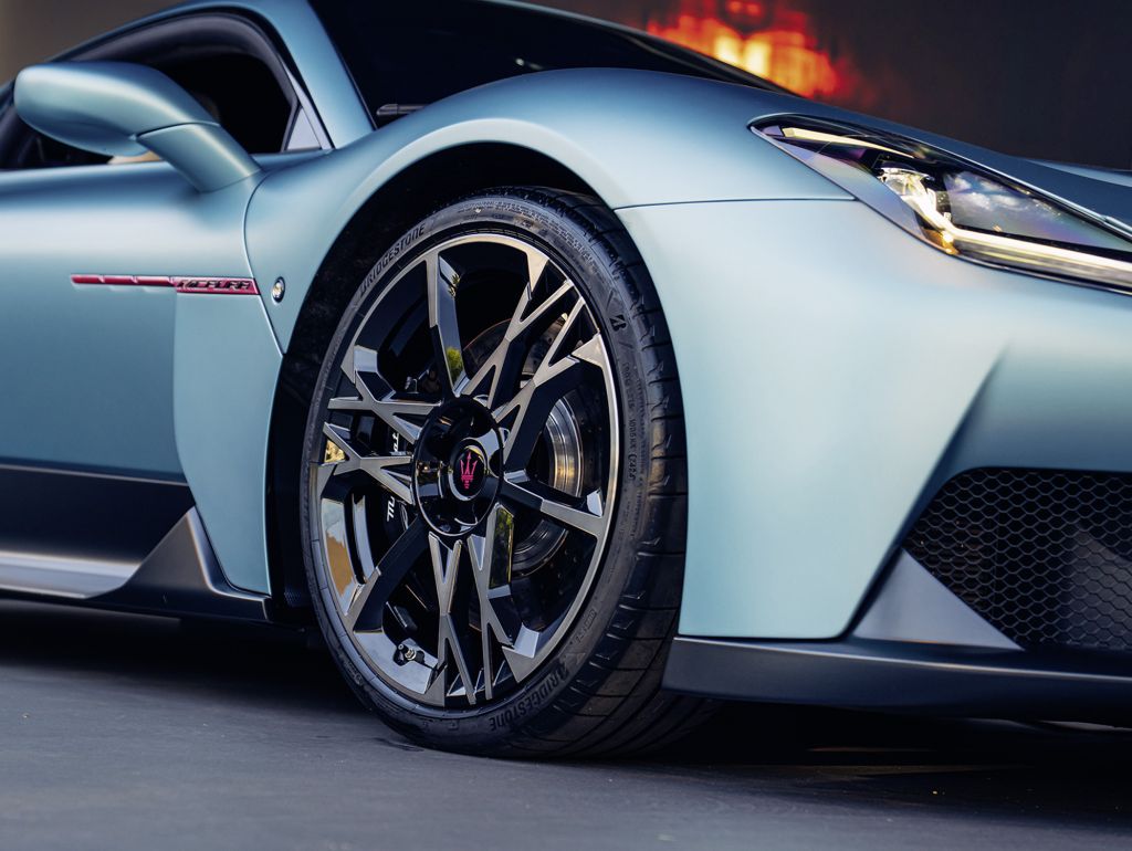 630 PS treiben die Hinterräder an