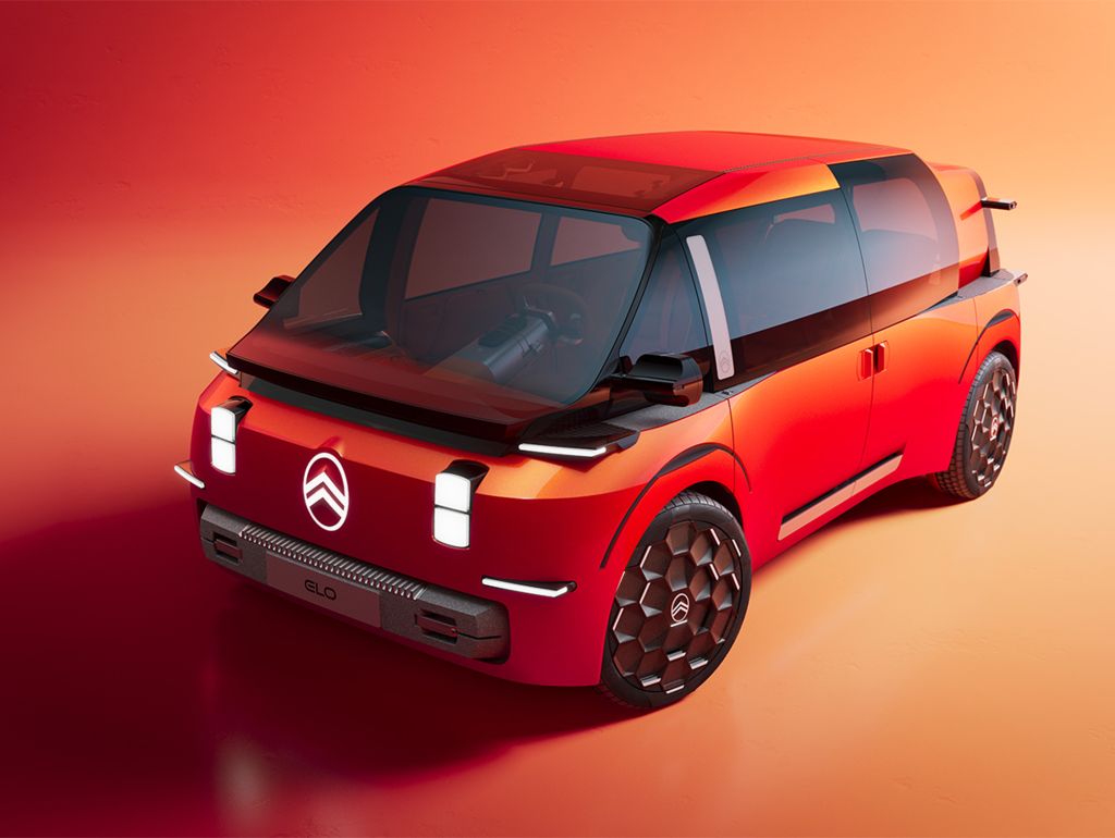 Kompakter Orangeroter Mini-Van