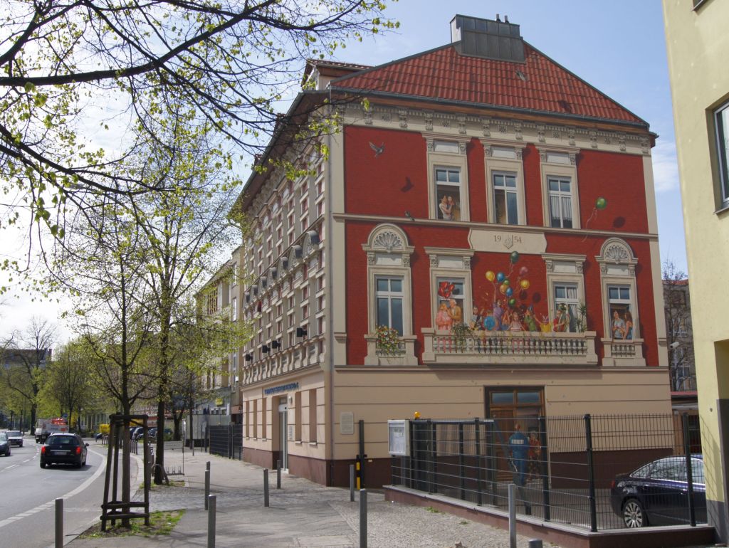 Ein liebevoll restauriertes historische Gebäude, dessen Sanierung und Fassadengestaltung den ursprünglichen Charakter erhalten und sichtbar aufwerten
