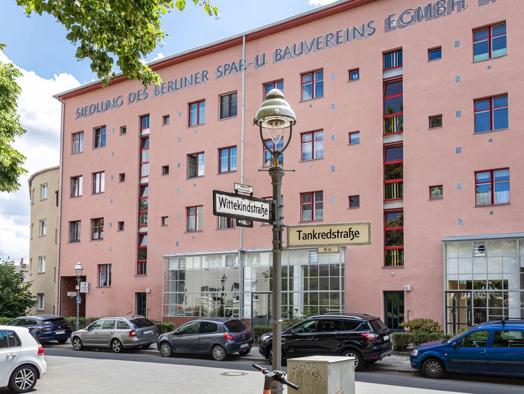 Umfangreichen Sanierung der Bruno-Taut-Siedlung „Attilahöhe“