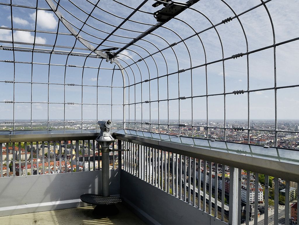 Die Aussichtsplattform des Funkturms bietet einen spektakulären Rundumblick über Berlin