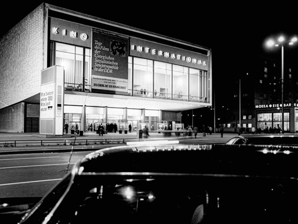Am 15. November 1963 wurde das moderne Kino International an  der Karl‑Marx‑Allee in Berlin mit dem in Cannes ausgezeichneten Film „Optimistische Tragödie“ feierlich eröffnet 