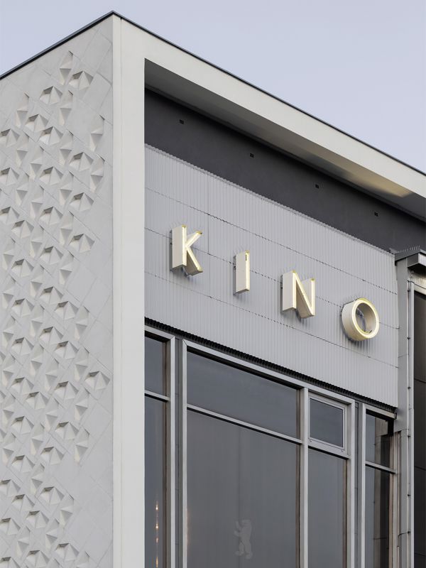 Auch außen strahlt das Kino International nach der Sanierung wieder wie neu