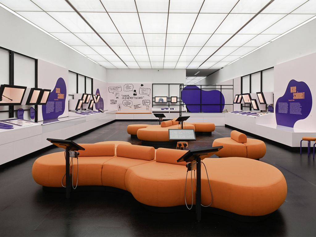 Neue Dauerausstellung im Deutschen Hygienemuseum Dresden mit dem Thema „Bin ich schön!“  Die Schau untersucht, wie Menschen heute Schönheit definieren und welche Rolle Körperpflege, Styling und Selbstinszenierung dabei spielen 