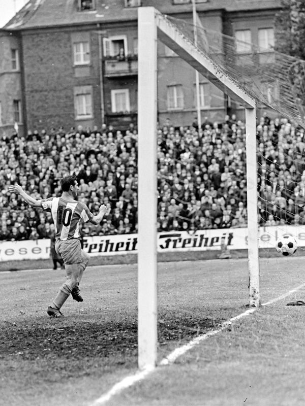 Am 9. Juni 1968 gewann Union Berlin den FDGB-Pokal der DDR durch einen 2:1-Sieg gegen FC Carl Zeiss Jena 