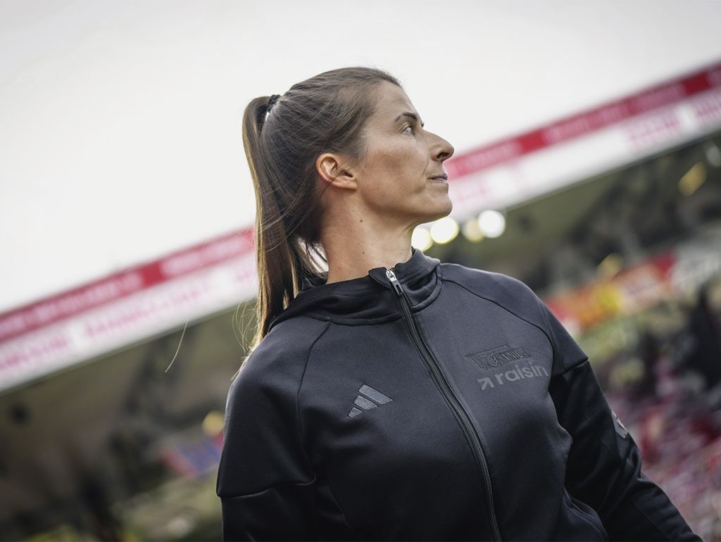 Marie-Louise Eta war Interimstrainerin der Profimannschaft von Union Berlin, womit sie zur ersten Cheftrainerin in der Bundesligageschichte der Männer wurde. Sie löste Anfang April Trainer Steffen Baumgart ab 
