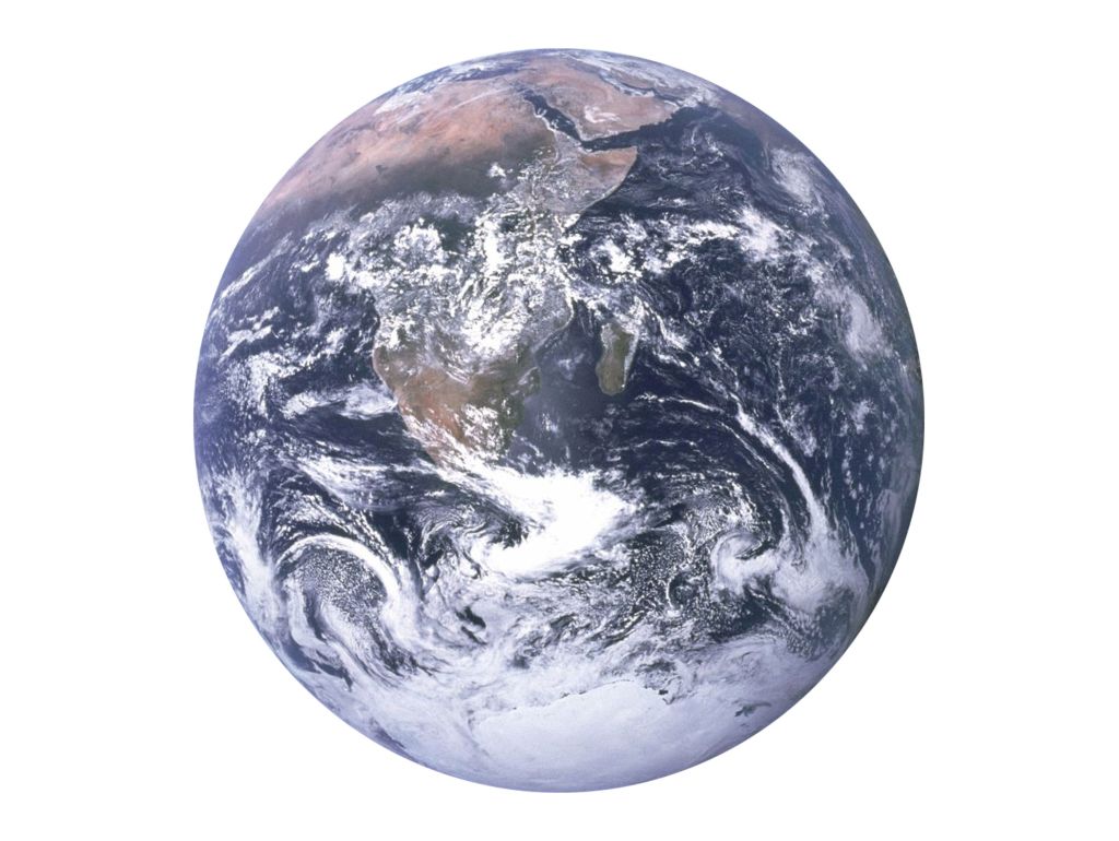Foto der Erde aus dem Weltraum. Zu sehen sind Afrika, der Indische Ozean und Teile Asiens, umgeben von weißen Wolkenwirbeln; die Erde erscheint vor weißem Hintergrund.