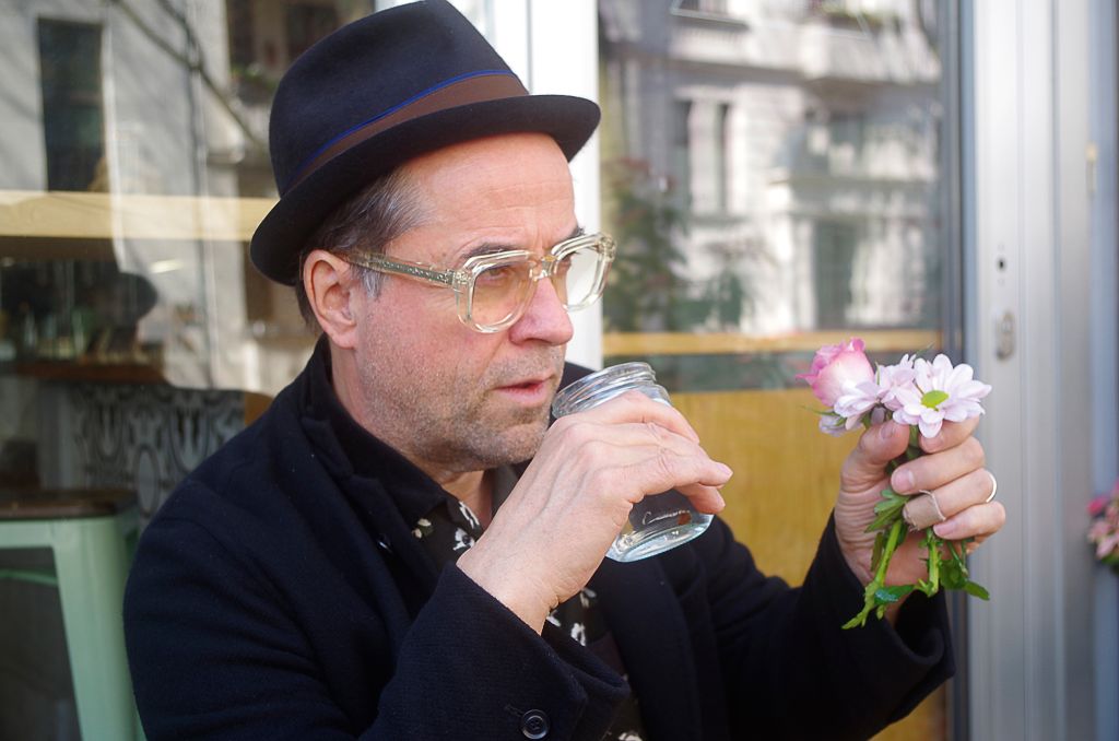 Schauspieler Jan Josef Liefers im Café „Fendricks“ in der Nähe der Schlossstraße