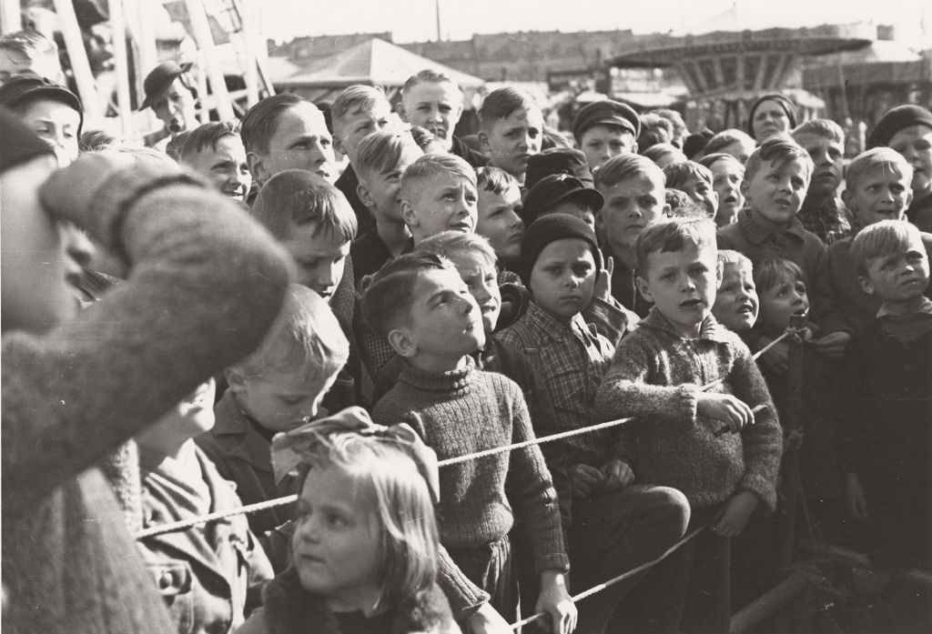 Marianne Brandt, Wartende Kinder