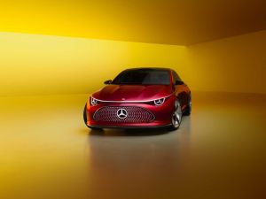 Mercedes CLA vision in Rot in einem Gelben Raum 
