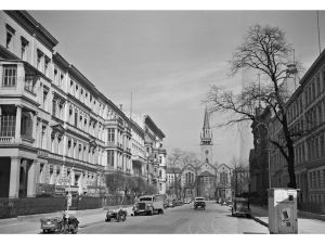 Blick vom Landwehrkanal in die Matthäikirchstraße, im Hintergrund die Kirche St. Matthäus; Aufnahme aus den 1930er Jahren; Credit: Bildarchiv Foto Marburg