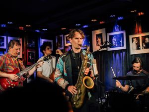 Tobias Meinhart mit Band