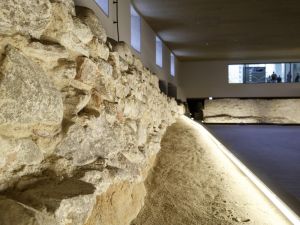 Archäologische Arbeit live im Ausgrabungsgeschoss erleben