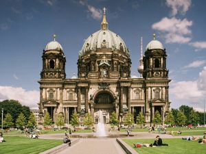 Berliner Dom Westfassade - Foto Amann 