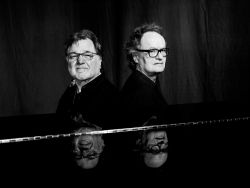 Klaus Lage und Bo Heart sitzen am Piano
