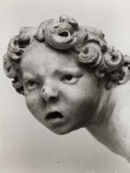 Unbekannte*r Fotograf*in, Putto auf einem Delphin, 1967